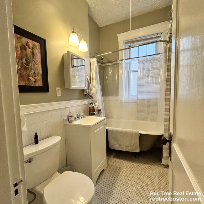 Photo - 1572 Commonwealth Ave Apartment