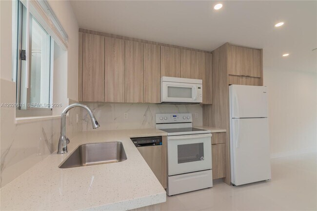 Foto del edificio - 3755 NE 167th St