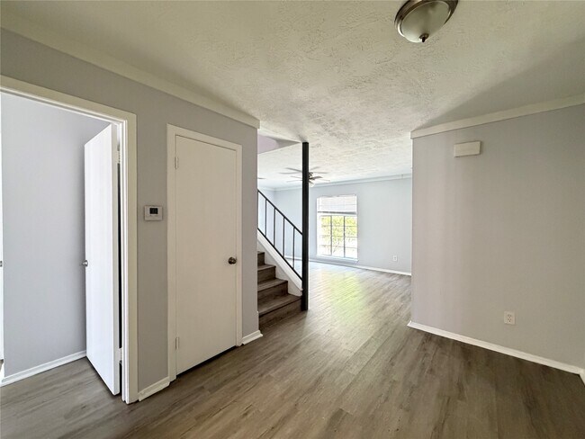 Building Photo - 11545 Beechnut St