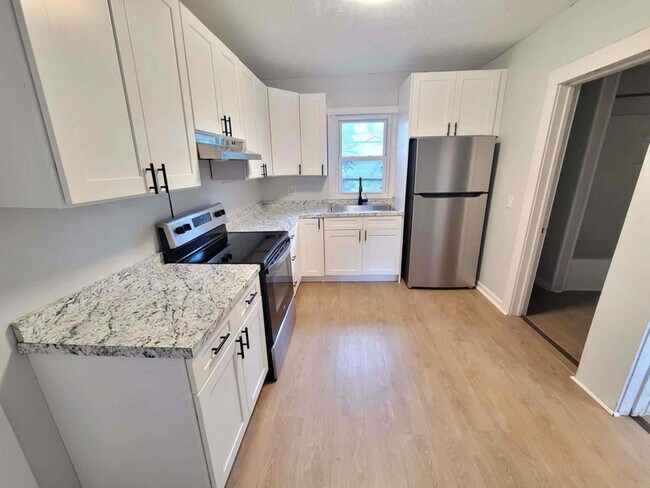 Building Photo - 115 W Blanche St