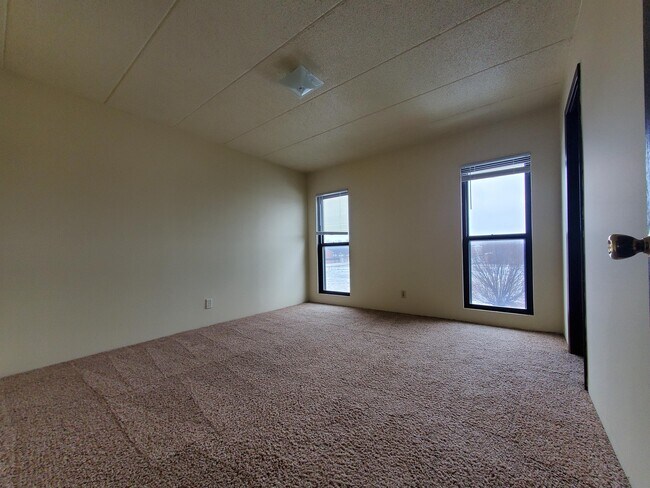 Building Photo - 3300 Huntington Ave