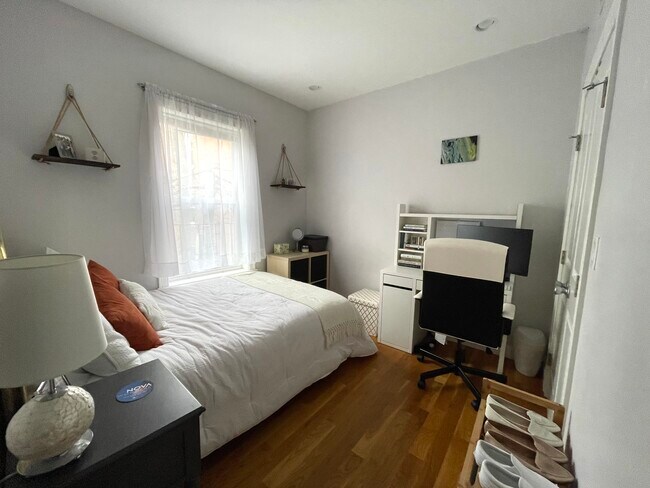 Foto del edificio - 721 Parker St