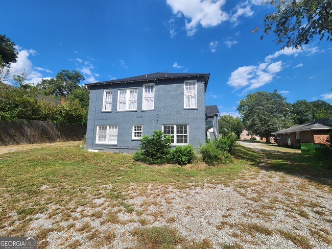 Building Photo - 917 Oakview Ave