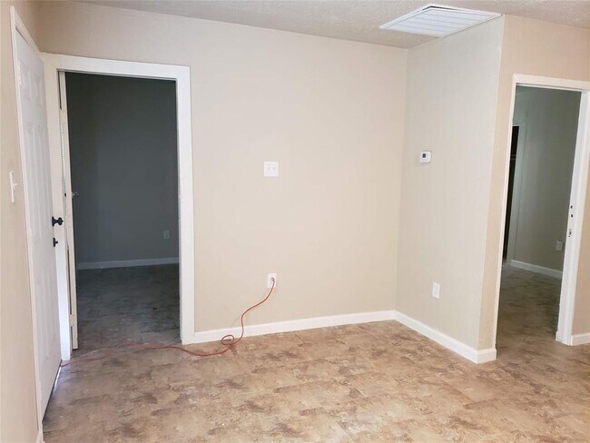 Foto del edificio - 6319 Rosemary Ln