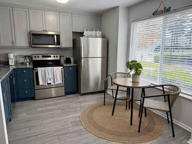 Building Photo - Fully furnished, private 2-story VB Condo!