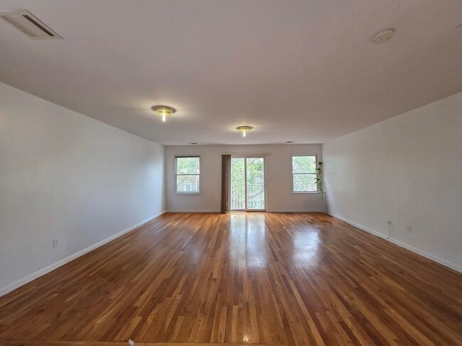 Photo - 14 Nevin St House