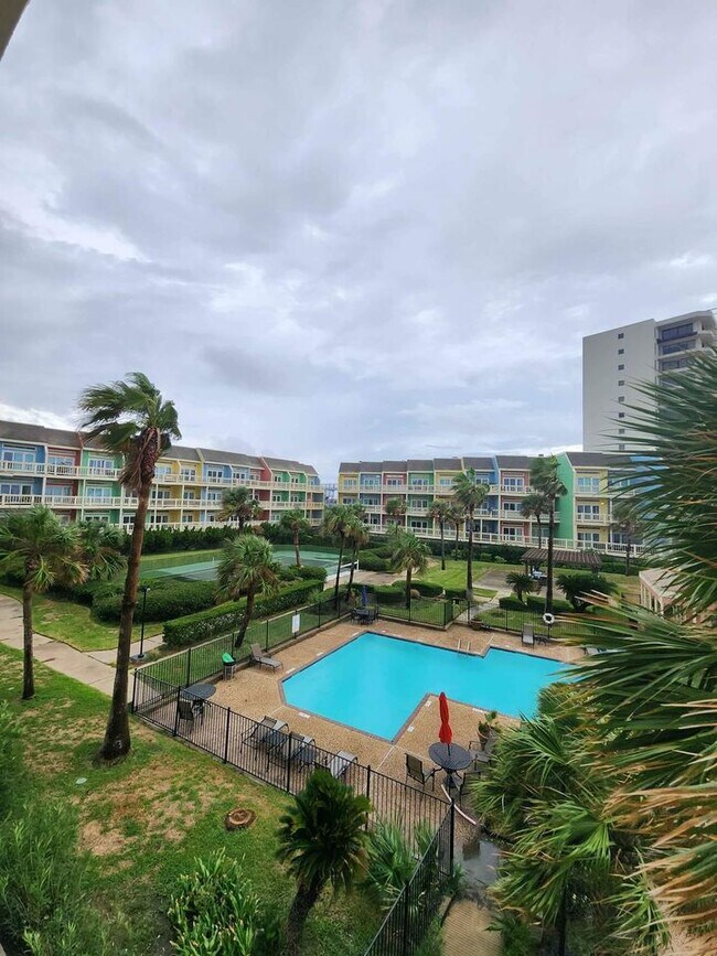 Oceanfront Lofts Apartments in Galveston, TX