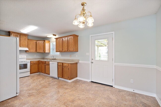 Foto del edificio - 3/2 OFF SILVERHILL AVE