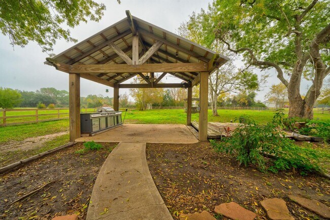 Foto del edificio - 2703 County Rd 962