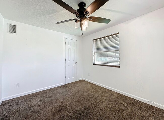 Foto del edificio - 2842 Lucoma Dr