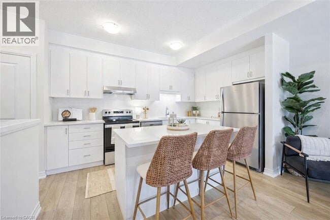 Building Photo - 137 REVERIE Wy