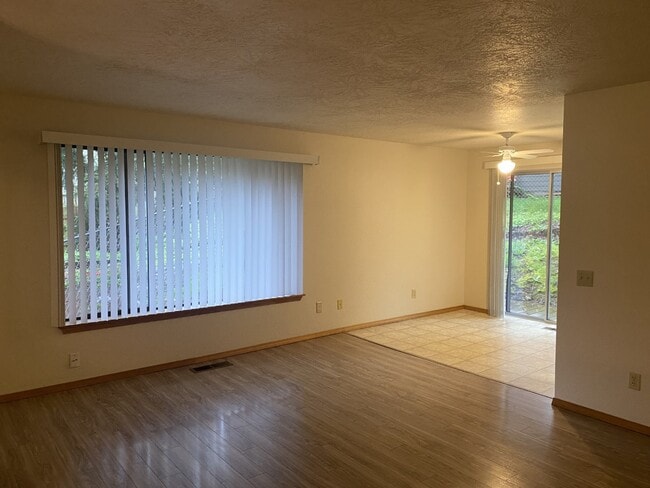Building Photo - 1465 Woodside Ct SE