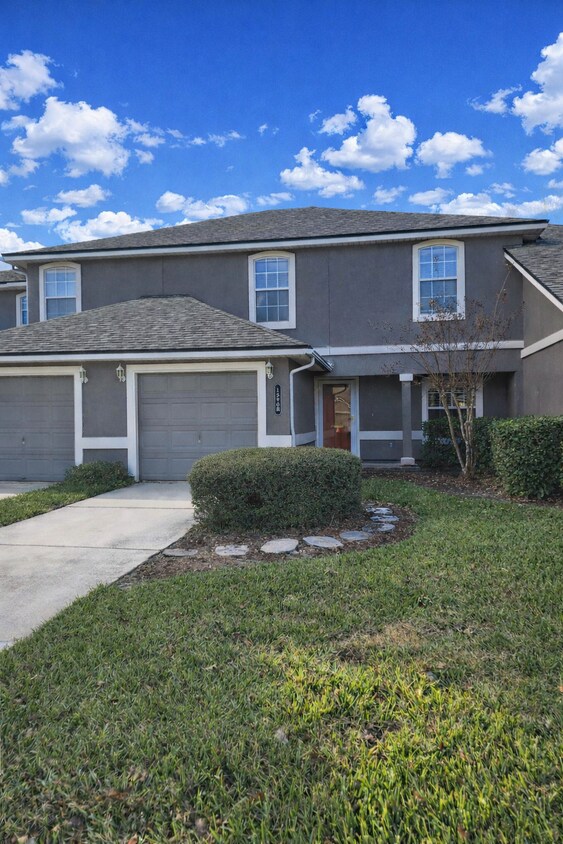 Move-In Ready Townhome – Pond Views & Walkable Access to Fleming Island Plantation Amenities - Move-In Ready Townhome – Pond Views & Walkable Access to Fleming Island Plantation Amenities