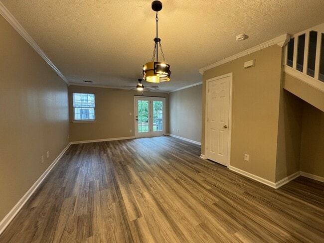 Building Photo - 10165 Forest Landing Dr