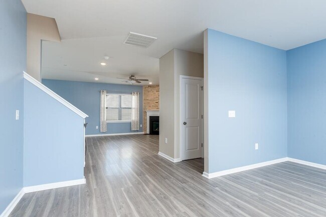 Foto del edificio - 5700 Redgum Dr