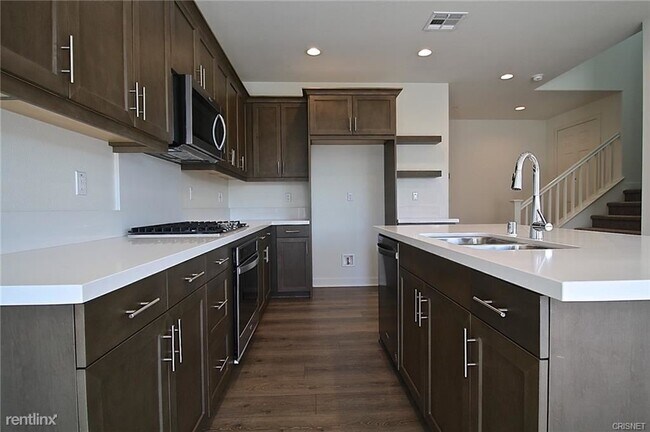 Building Photo - 3 br, 2 bath House - 23200 W Canterbury Way