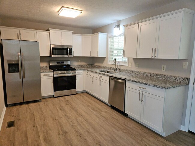 Foto del edificio - Renovated Ranch w/ Garage & Fenced Yard