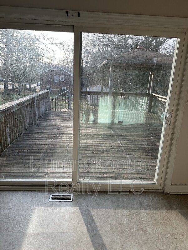 Foto del edificio - 1601 Grovewood Dr