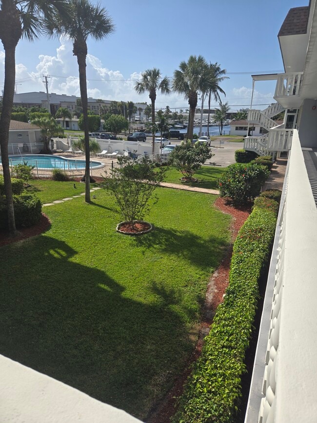 front view - 490 SE 19th Ave