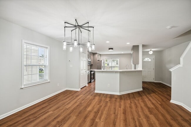 Foto del edificio - 3 bedroom townhome in Brier Creek- Availab...
