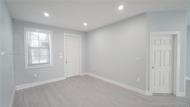 Building Photo - 7623 NW 115th Ct