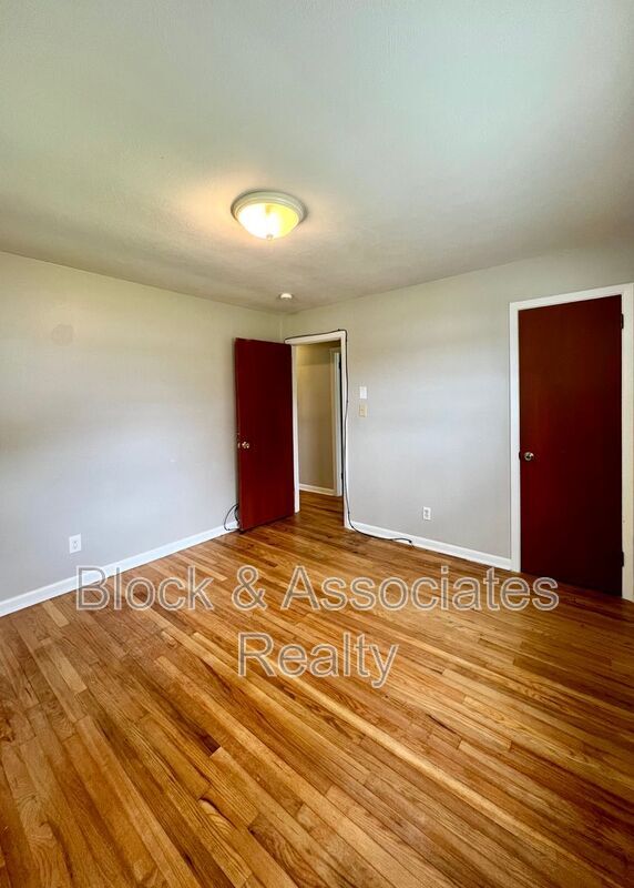 Building Photo - 616 Fairview St