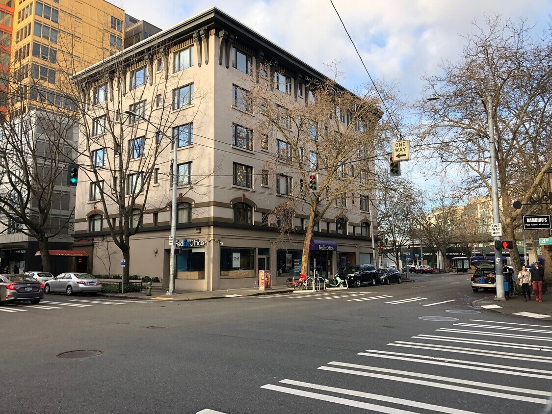 Foto principal - 2700 4th Ave