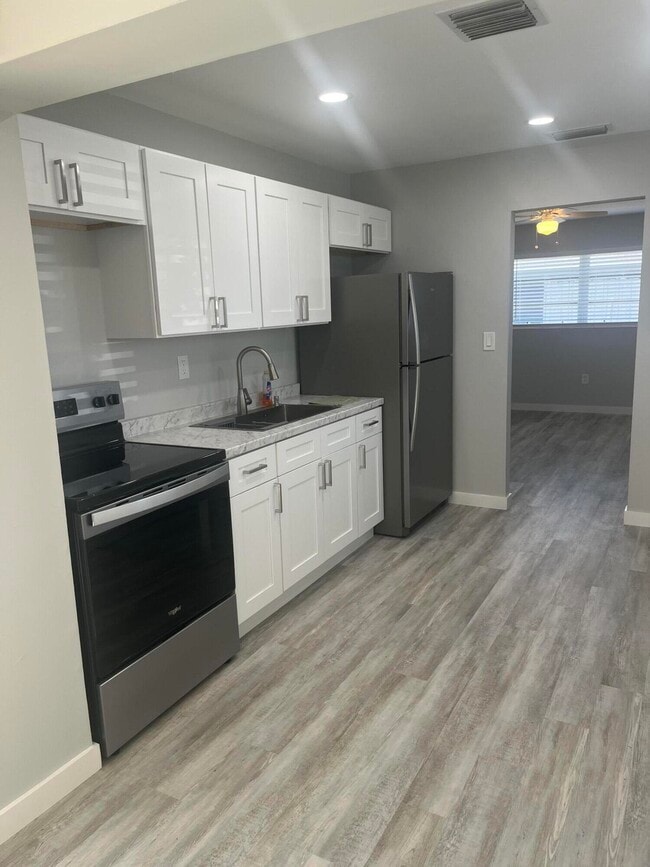Building Photo - 9109 Bamboo Dr