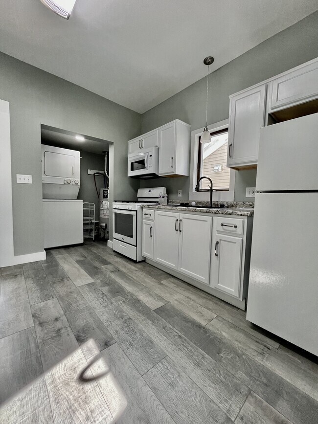 Foto del edificio - 117 W Hemlock St