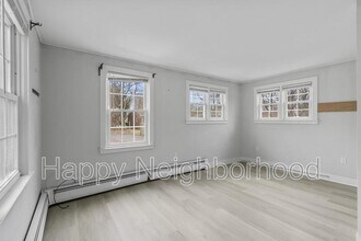 Building Photo - 46 Maple St