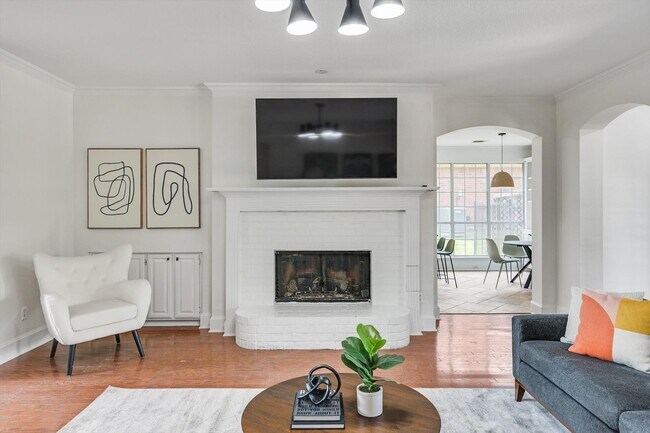 Foto del edificio - 4325 Angelina Dr