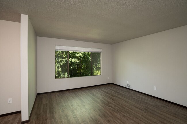 Foto del edificio - Sunset West, 2-bedroom 1-bathroom Burlington.