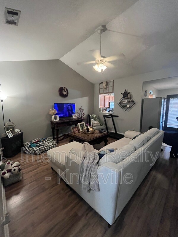 Building Photo - 1420 Hazelgreen Way