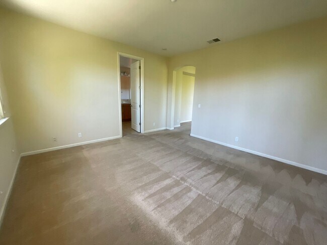 Foto del edificio - $500 Move In Special!! SPACIOUS 4 BEDROOM ...