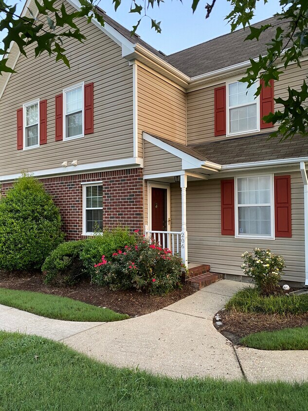 Primary Photo - 206 Primrose Ln