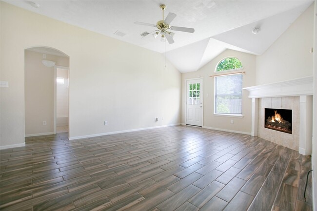 Foto del edificio - 3722 Primrose Trace Ln