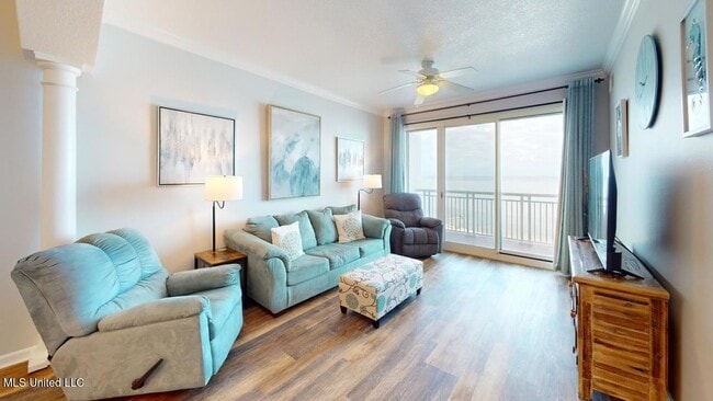 Building Photo - 2228 Beach Dr