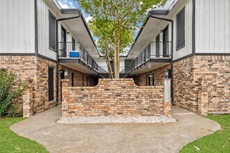 Building Photo - 910 7th Ave N