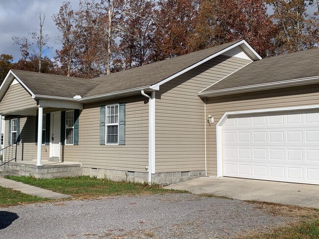 Building Photo - 3 Bedroom, 2 Bath Home with 2 Car Garage!!