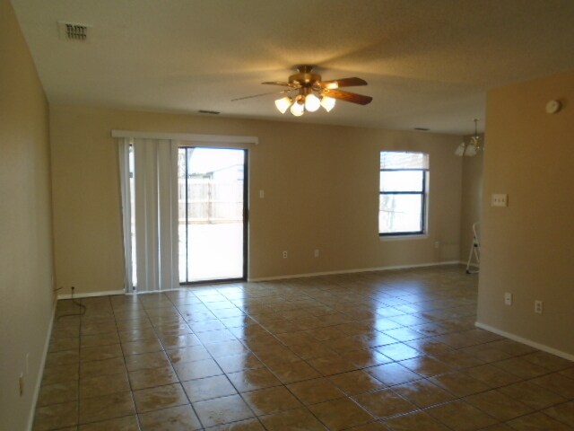 Foto del edificio - 3910 Trinity Ln