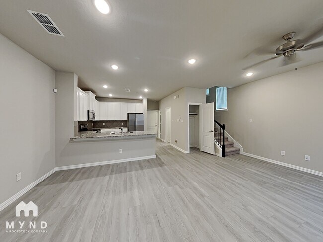 Foto del edificio - 1272 Alamo Dr