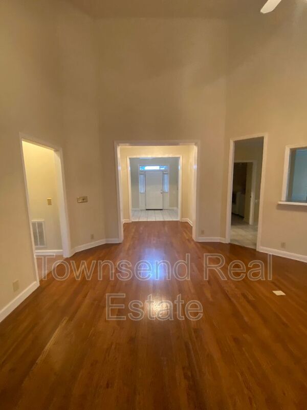 Building Photo - 830 Duval Dr