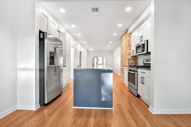 Building Photo - 695 Palisade Ave