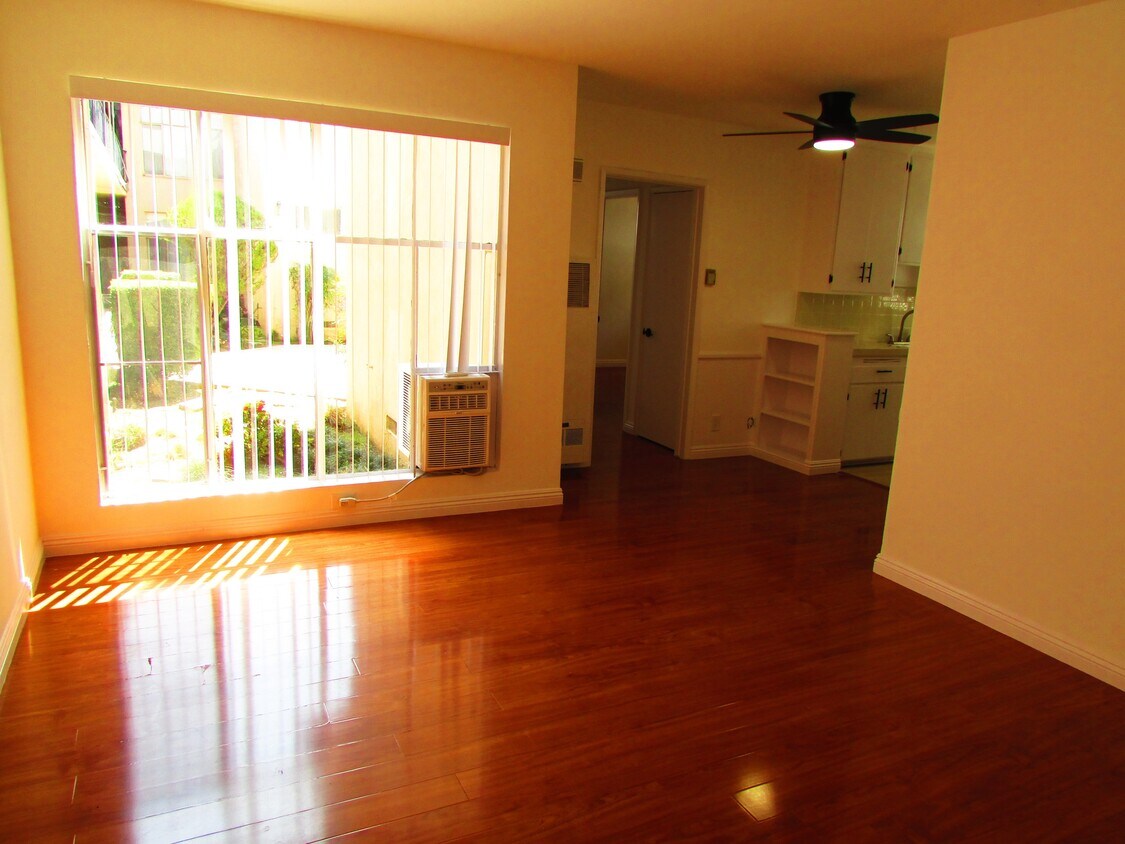 Foto principal - 1756 N Gramercy Pl