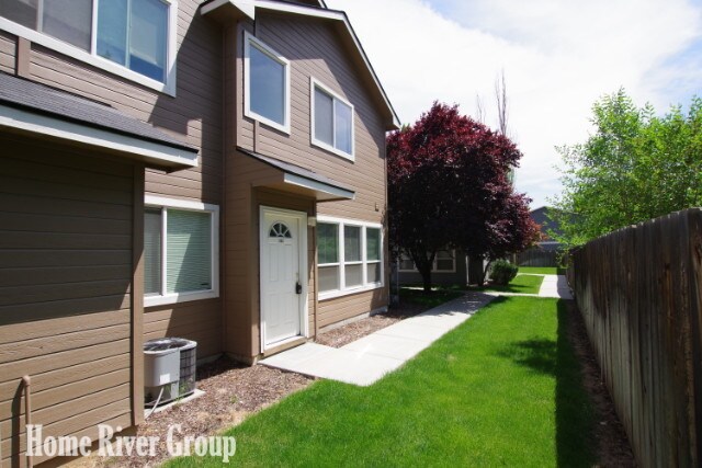 Primary Photo - 2 Bed, 1.5 Bath Town-Home Move in Ready