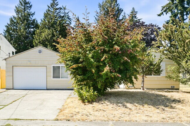 Building Photo - Charming Shoreline Rambler with Large Backyard & Garage- Available Now- FOR RENT