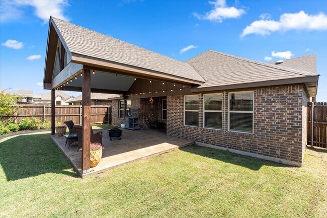 Building Photo - 137 Red Hickory Dr