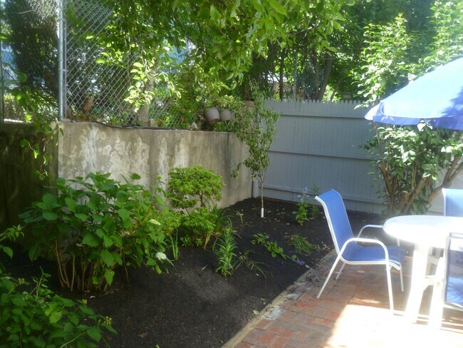 Building Photo - Brighton 2 Bed 2 Bath Available Now