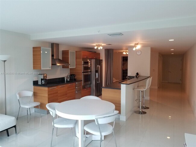 Foto del edificio - 2950 NE 188th St