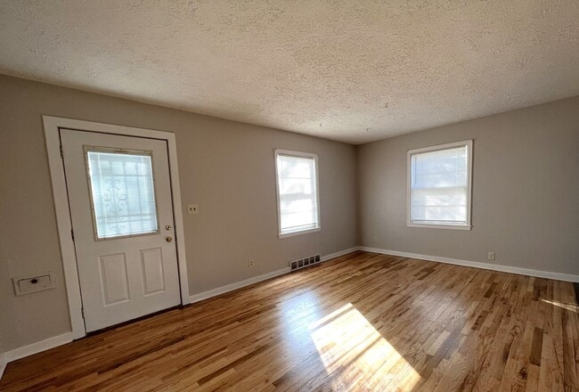 Foto del edificio - COMING SOON!! Midtown 3Bed 2Bath 1 Car Gar...